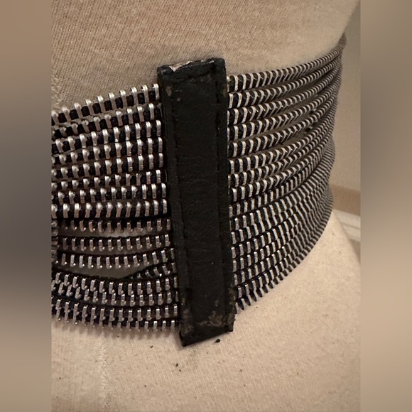 Unique Silver Zipper Belt - Picture 6 of 8